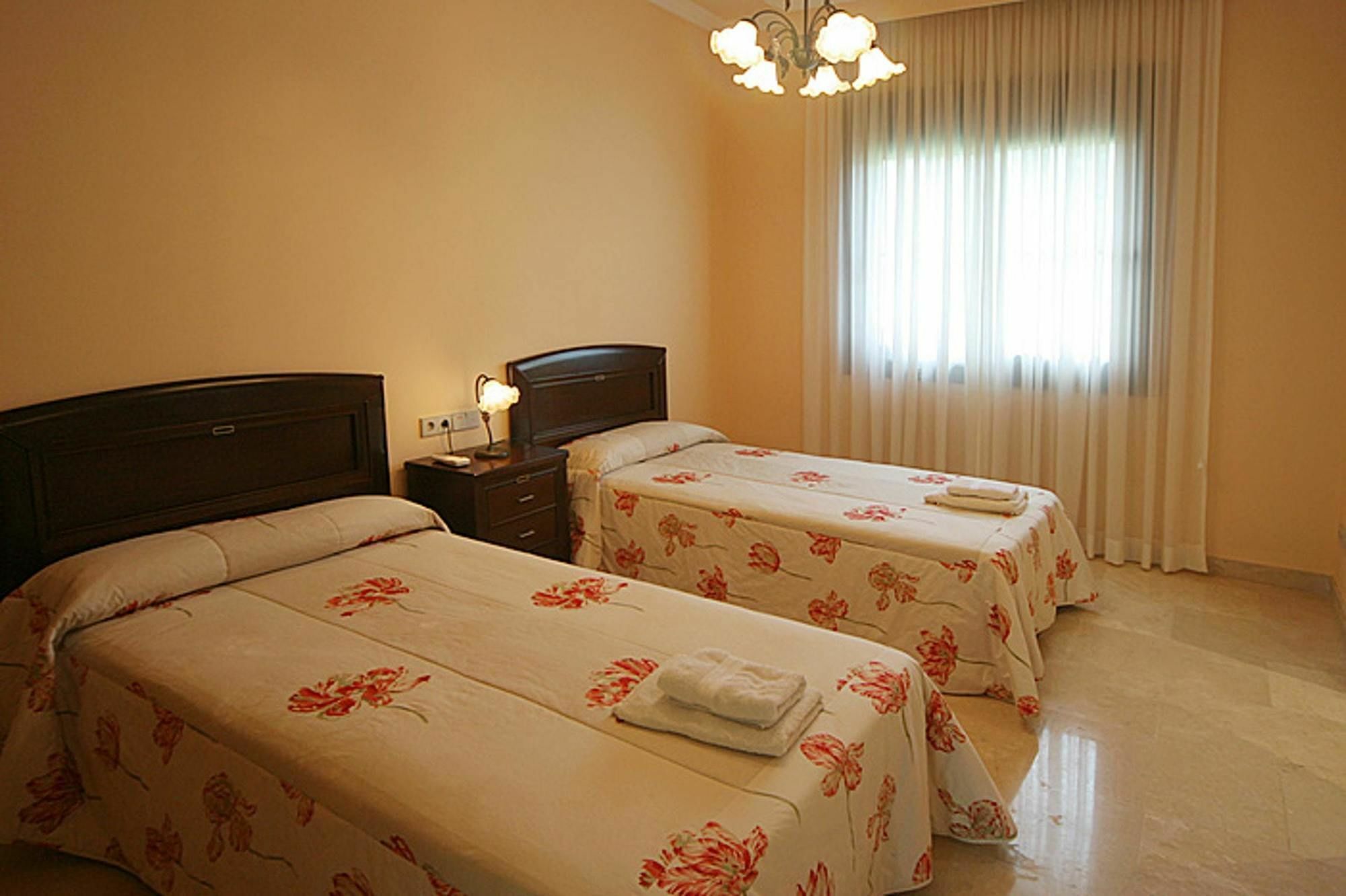 Villa With 4 Bedrooms In Las Lagunas De Mijas, With Wonderful Mountain Exterior foto